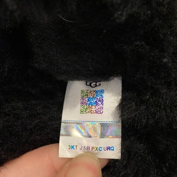 🥳Host Pick 🥳 UGG BAILEY BUTTON II Kids Black Boots (Size 4) - Picture 12 of 12